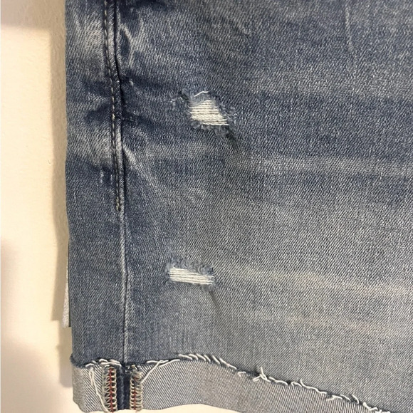 COPY - Sz W25 L4 women Silver Jeans Co. Boyfriend Mid Rise Short with small rips - Picture 9 of 12